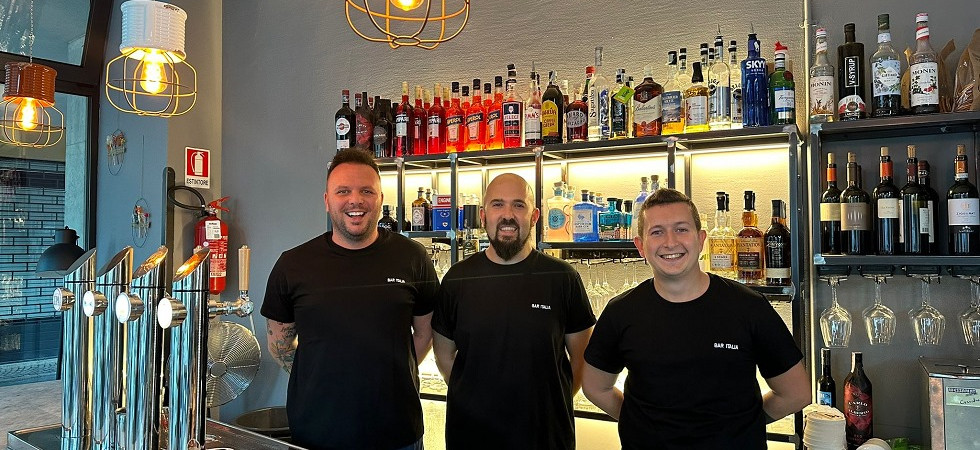 Simone Travaglia, Daniele Bortoli e Alessandro Sparano all'interno dei rinnovati locali del Bar Italia Piazza Venezia